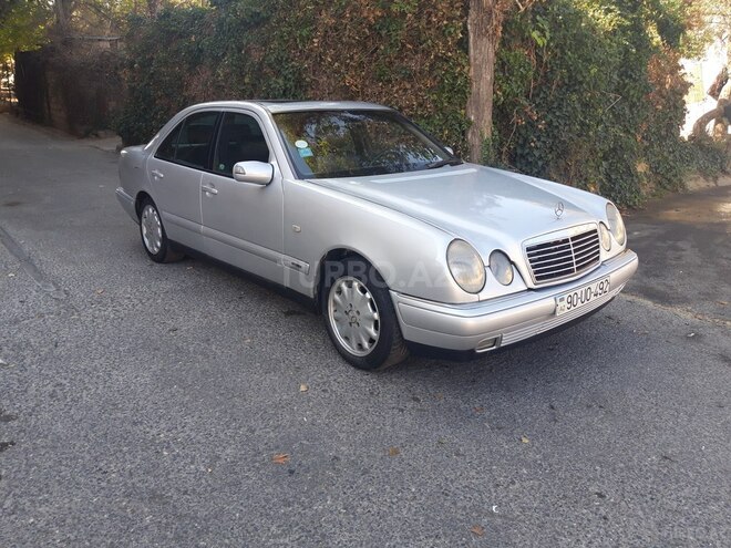 Mercedes E 220 1999, 235,000 km - 2.2 л - Bakı