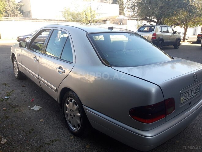 Mercedes E 220 1999, 235,000 km - 2.2 л - Bakı