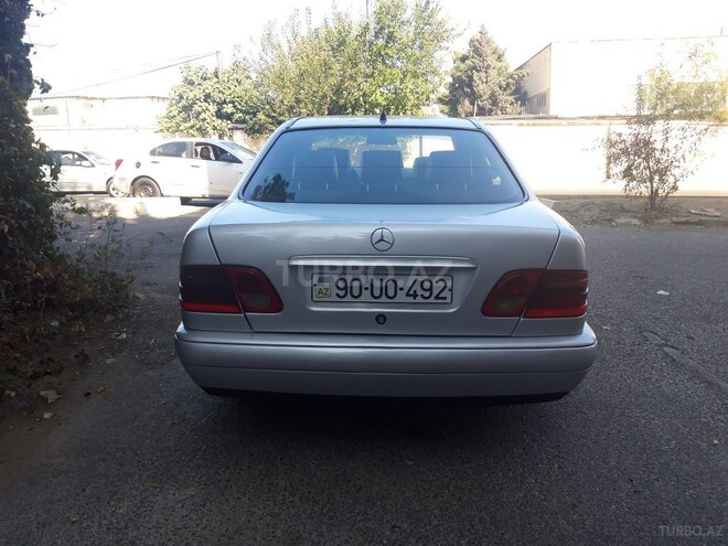 Mercedes E 220 1999, 235,000 km - 2.2 л - Bakı