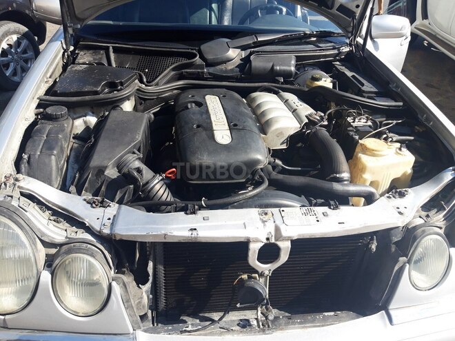Mercedes E 220 1999, 235,000 km - 2.2 л - Bakı