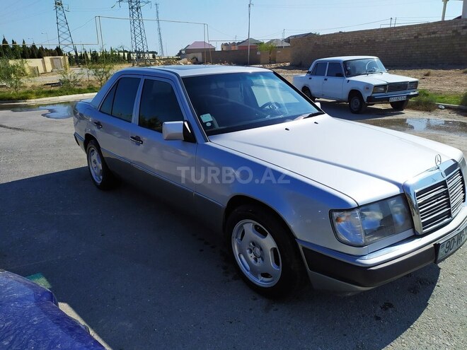 Mercedes E 260 1990, 323,000 km - 2.6 l - Bakı