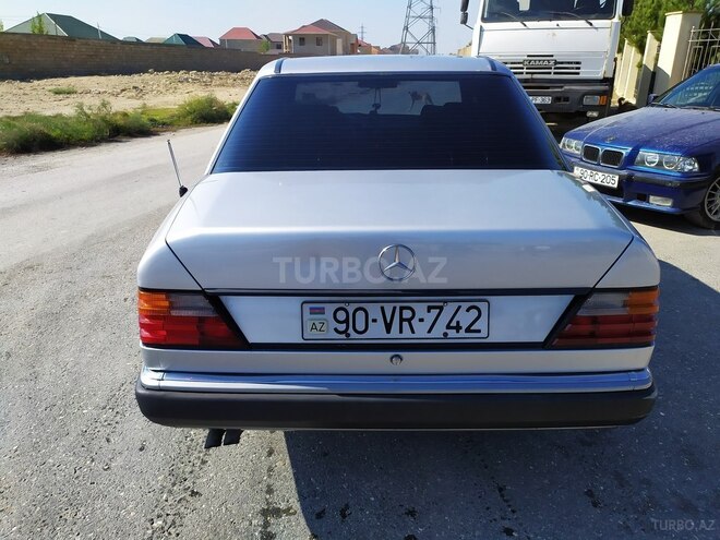 Mercedes E 260 1990, 323,000 km - 2.6 l - Bakı