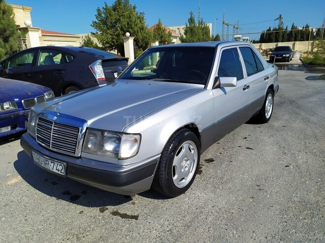 Mercedes E 260 1990, 323,000 km - 2.6 l - Bakı