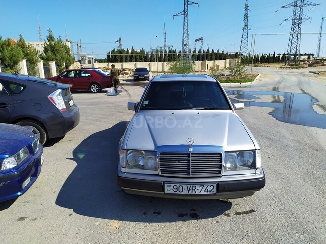 Mercedes E 260 1990, 323,000 km - 2.6 l - Bakı