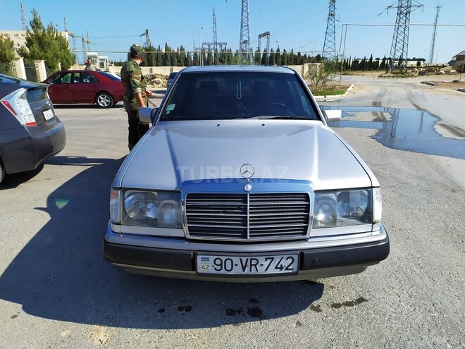 Mercedes E 260 1990, 323,000 km - 2.6 l - Bakı