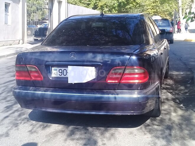 Mercedes E 220 2000, 320,000 km - 2.2 л - Bakı