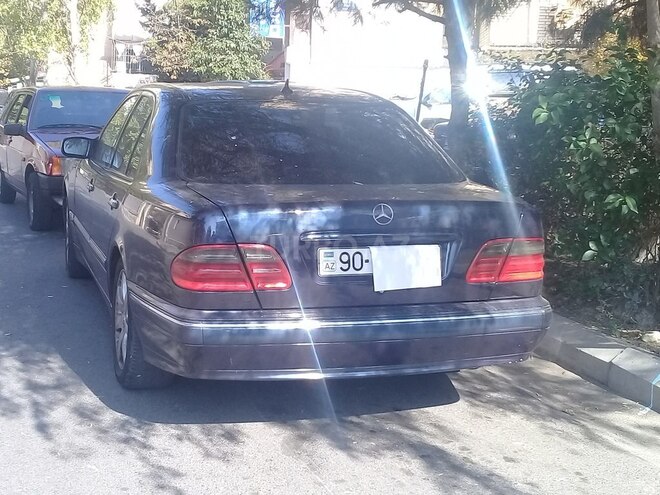 Mercedes E 220 2000, 320,000 km - 2.2 л - Bakı
