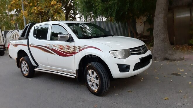 Mitsubishi L200 2011, 146,000 km - 2.5 l - Bakı