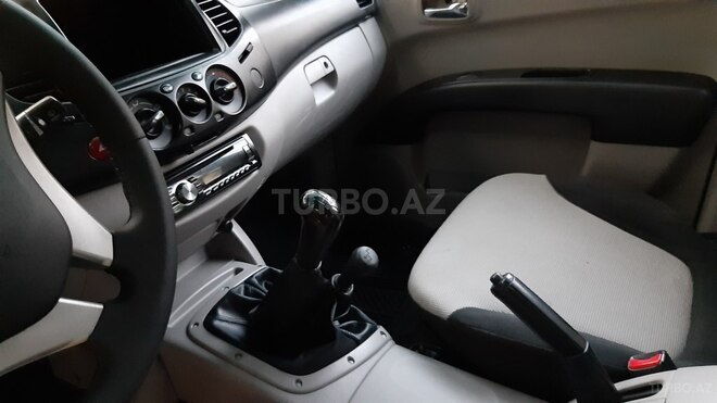 Mitsubishi L200 2011, 146,000 km - 2.5 l - Bakı