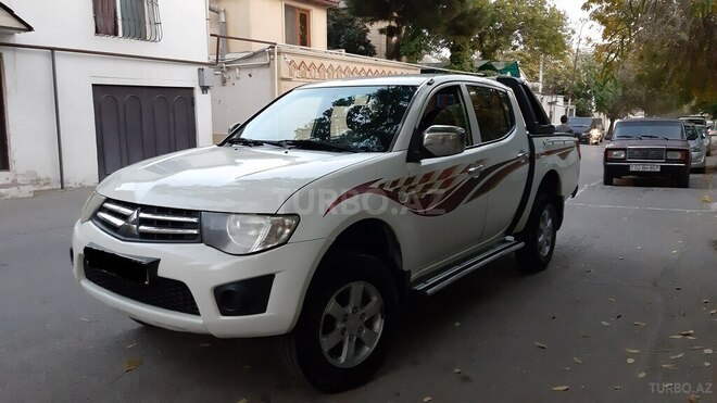 Mitsubishi L200 2011, 146,000 km - 2.5 l - Bakı