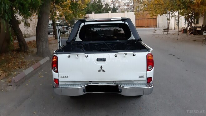 Mitsubishi L200 2011, 146,000 km - 2.5 l - Bakı