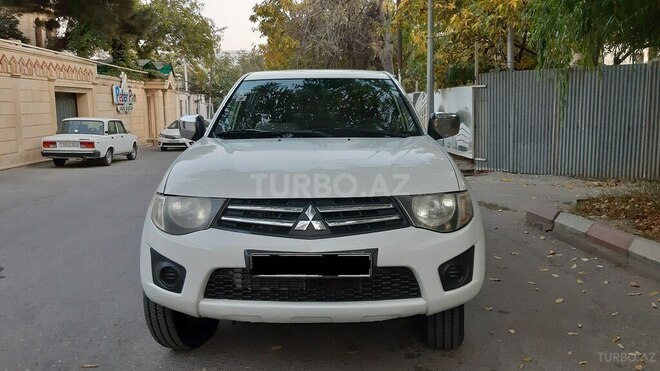 Mitsubishi L200 2011, 146,000 km - 2.5 l - Bakı