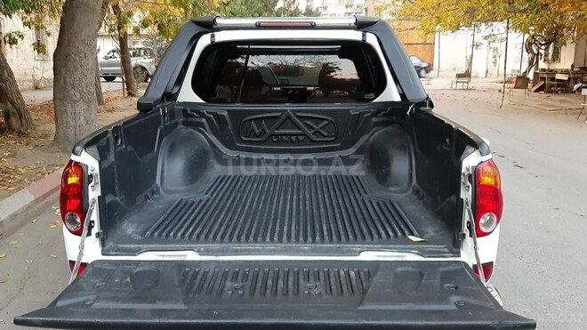 Mitsubishi L200 2011, 146,000 km - 2.5 l - Bakı