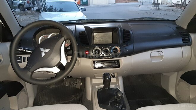 Mitsubishi L200 2011, 146,000 km - 2.5 l - Bakı