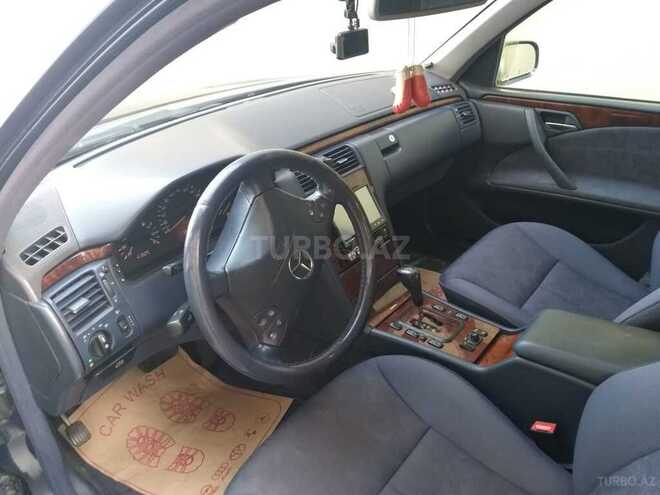 Mercedes E 220 1999, 285,000 km - 2.2 л - Bakı