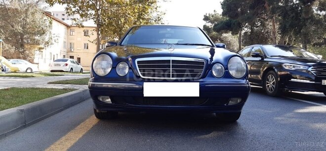 Mercedes E 220 1999, 285,000 km - 2.2 л - Bakı