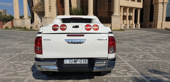 Toyota Hilux 2016, 98,000 km - 2.4 l - Bakı