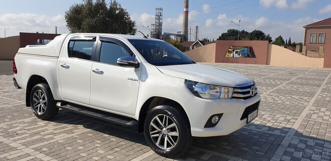 Toyota Hilux 2016, 98,000 km - 2.4 l - Bakı