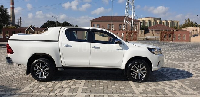 Toyota Hilux 2016, 98,000 km - 2.4 l - Bakı