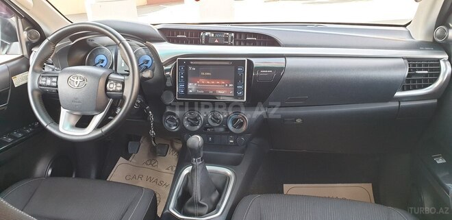 Toyota Hilux 2016, 98,000 km - 2.4 l - Bakı
