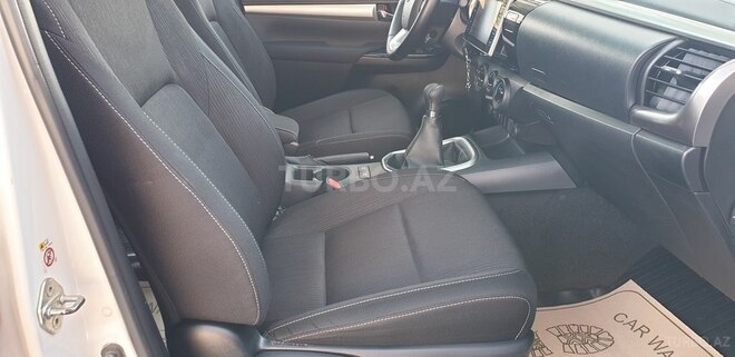 Toyota Hilux 2016, 98,000 km - 2.4 l - Bakı