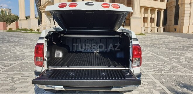Toyota Hilux 2016, 98,000 km - 2.4 l - Bakı