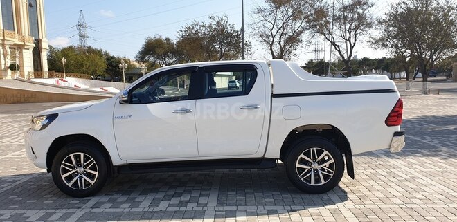 Toyota Hilux 2016, 98,000 km - 2.4 l - Bakı