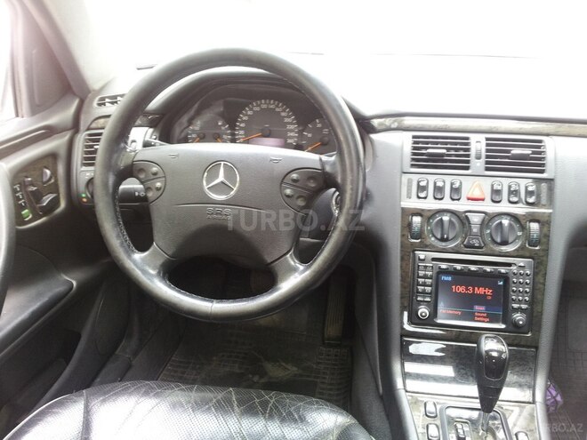 Mercedes E 320 2001, 393,000 km - 3.2 l - Bakı