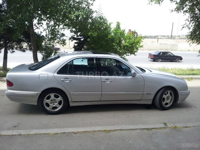 Mercedes E 320 2001, 393,000 km - 3.2 l - Bakı