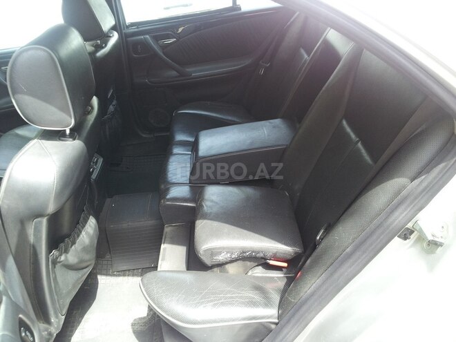 Mercedes E 320 2001, 393,000 km - 3.2 l - Bakı