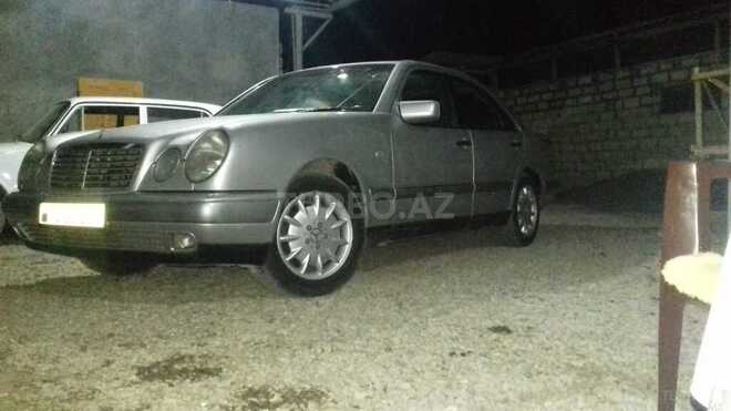 Mercedes E 240 1998, 325,000 km - 2.4 l - Gəncə