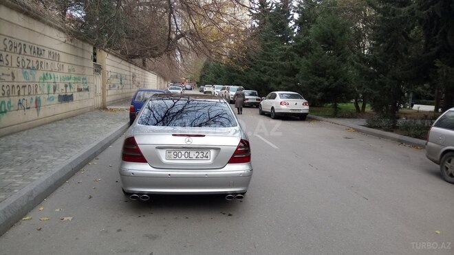 Mercedes E 270 2002, 299,000 km - 2.7 l - Bakı