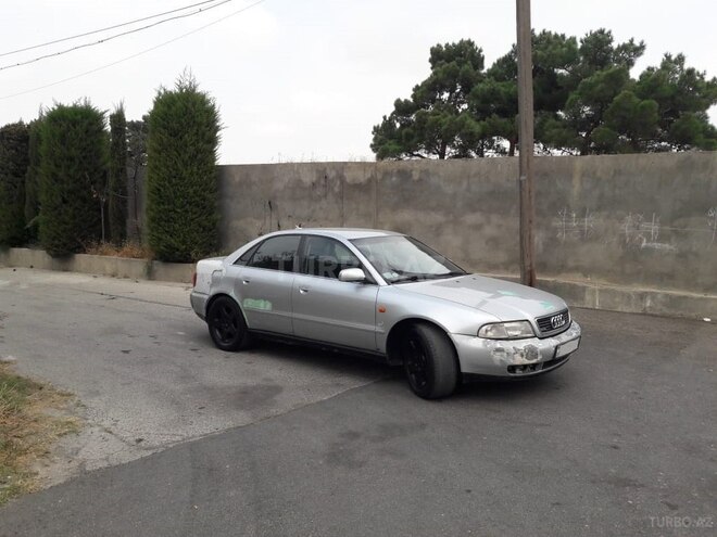 Audi A4 1997, 278,500 km - 1.7 l - Bakı