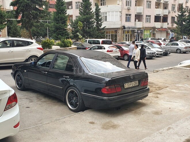 Mercedes E 320 1998, 230,000 km - 3.2 l - Bakı