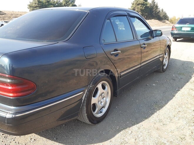 Mercedes E 220 1999, 260,000 km - 2.2 l - Bakı