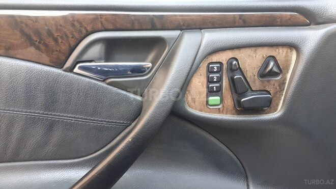 Mercedes E 320 2001, 278,000 km - 3.2 l - Bakı