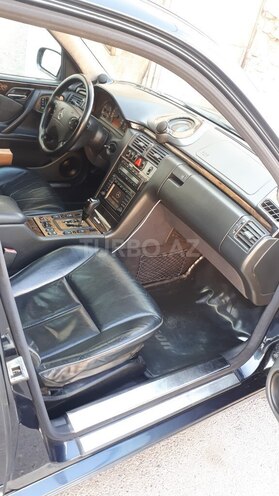 Mercedes E 320 2001, 278,000 km - 3.2 l - Bakı