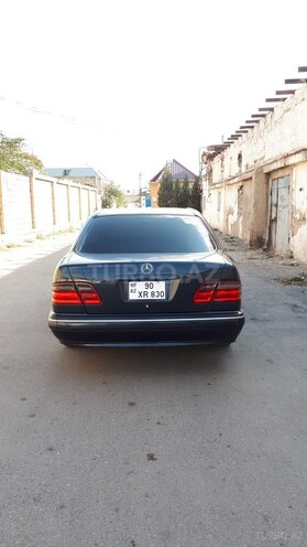Mercedes E 320 2001, 278,000 km - 3.2 l - Bakı