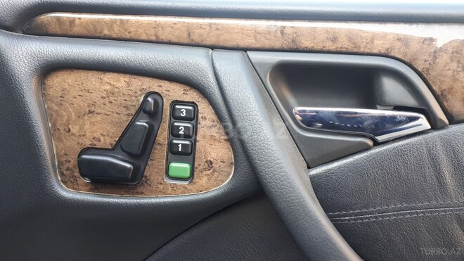Mercedes E 320 2001, 278,000 km - 3.2 l - Bakı