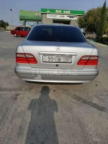 Mercedes E 240 2001, 242,000 km - 2.6 l - Şəmkir
