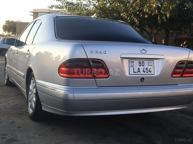 Mercedes E 260 2001, 260,000 km - 2.6 l - Bakı