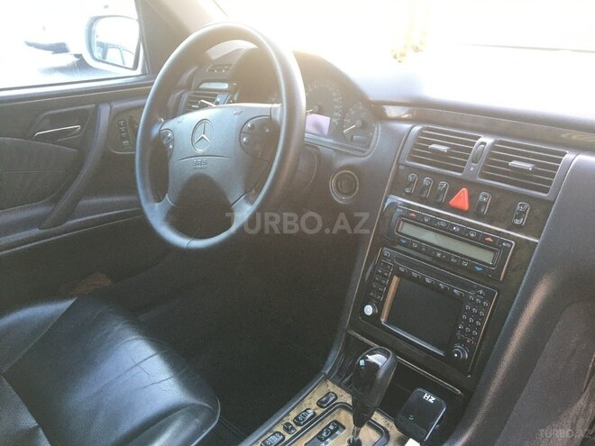 Mercedes E 260 2001, 260,000 km - 2.6 l - Bakı