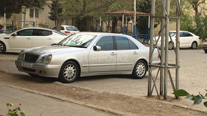 Mercedes E 260 2001, 260,000 km - 2.6 l - Bakı
