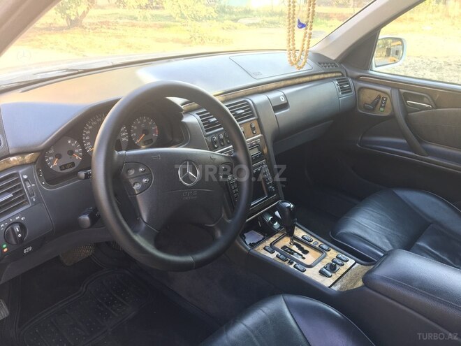 Mercedes E 260 2001, 260,000 km - 2.6 l - Bakı