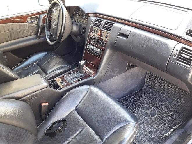 Mercedes E 230 1996, 174,720 km - 2.3 л - Bakı