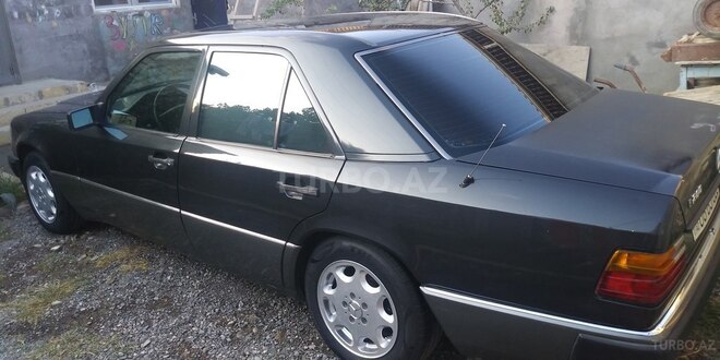 Mercedes E 200 1991, 298,758 km - 2.0 l - Bakı