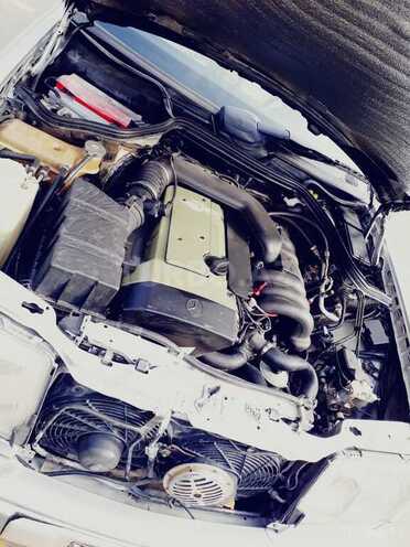 Mercedes E 320 1993, 300,000 km - 3.2 л - Yevlax