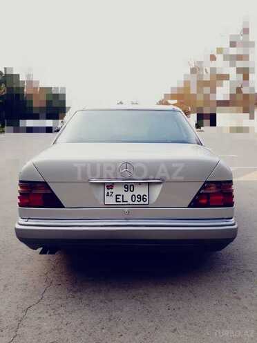 Mercedes E 320 1993, 300,000 km - 3.2 л - Yevlax