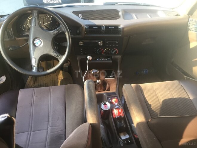 BMW 520 1989, 324,000 km - 2.0 l - Bakı