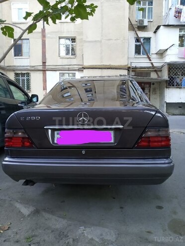 Mercedes E 280 1993, 355,000 km - 2.8 l - Bakı